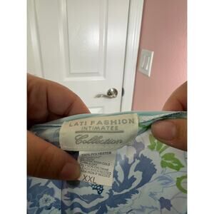 Lati Fashion silky robe XXL